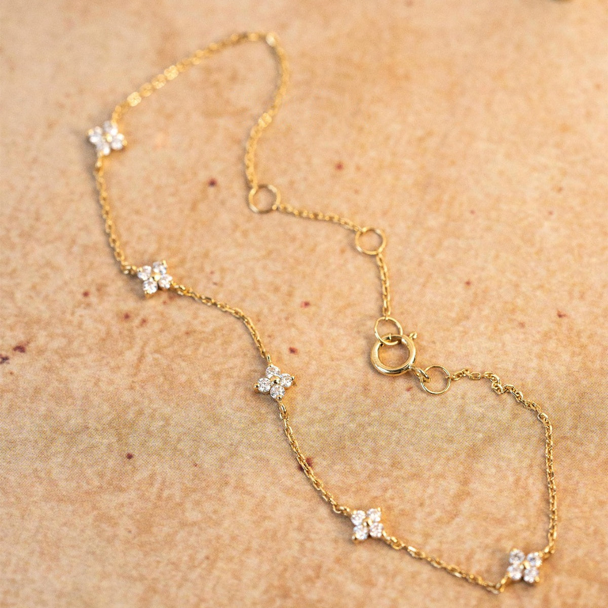 Chloe Cluster Clover Bracelet