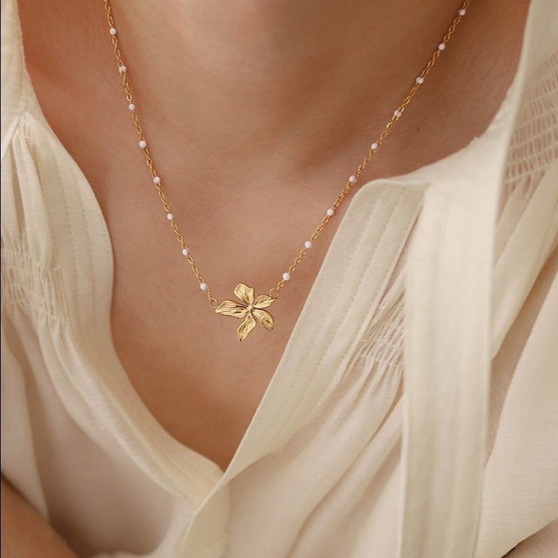 Florencia Flower Necklace